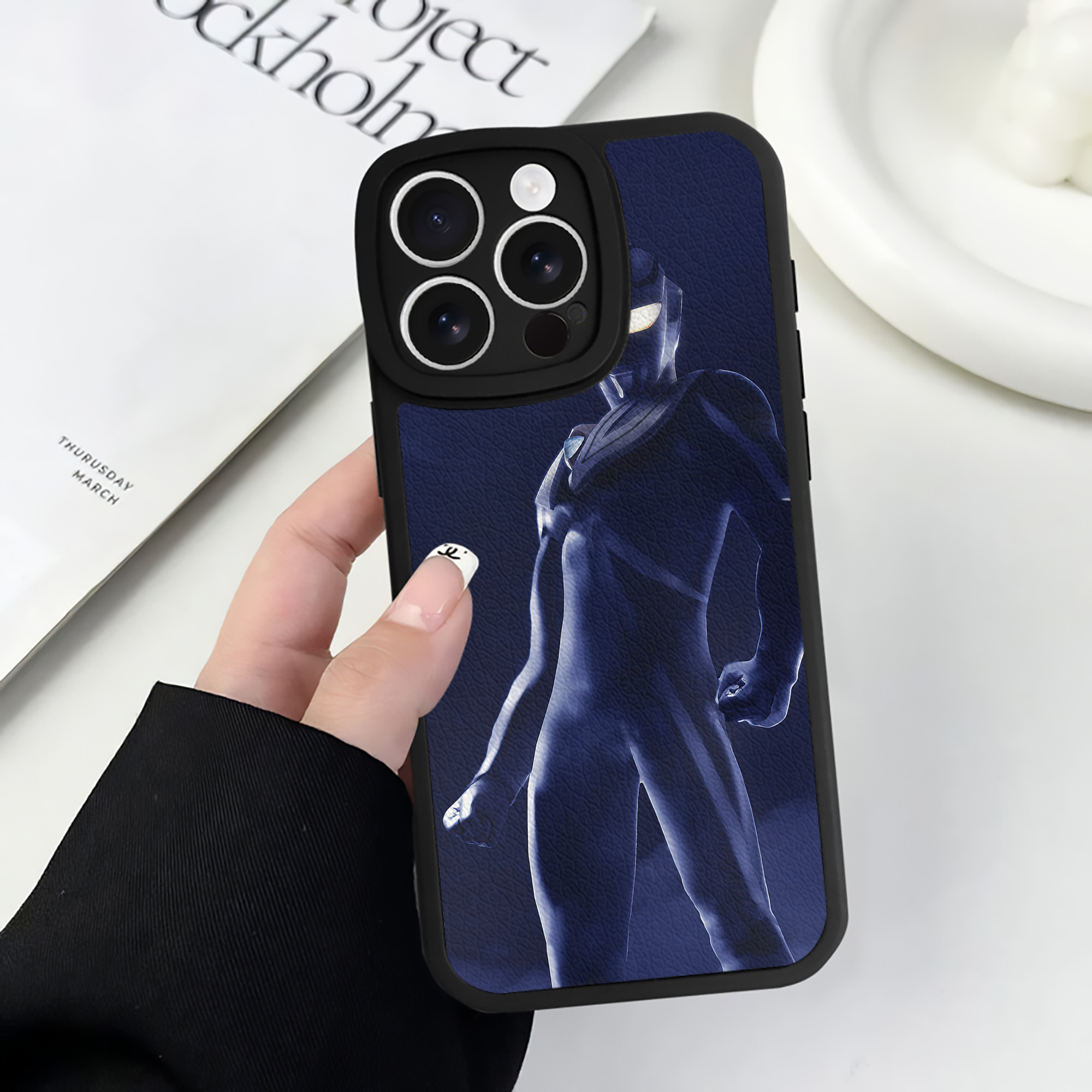 （画像用） ウルトラマン Ultraman 【iPhone 16シリーズ対応】シリコンスマホケース（レザー調） 材質：シリコン